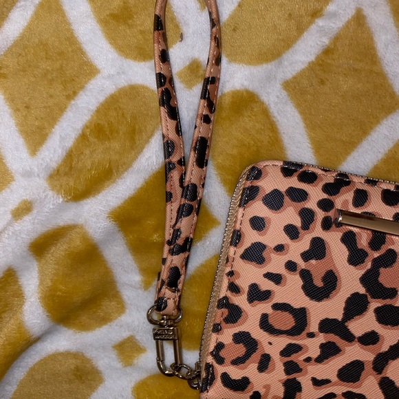 NWOT steve madden animal print wristlet wallet - Picture 5 of 13